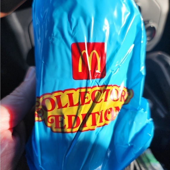 McDonald’s Hello Kitty / Snoopy collectors cup.New in package.Never opened. - Picture 3 of 3